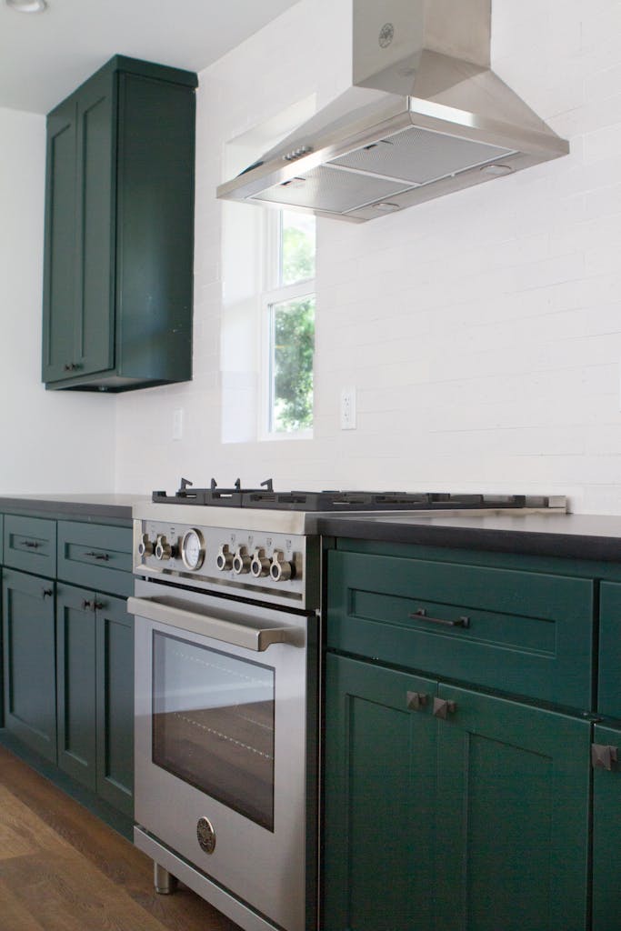 Echo Park bungalow apartment with gourmet kitchen (Echo Park